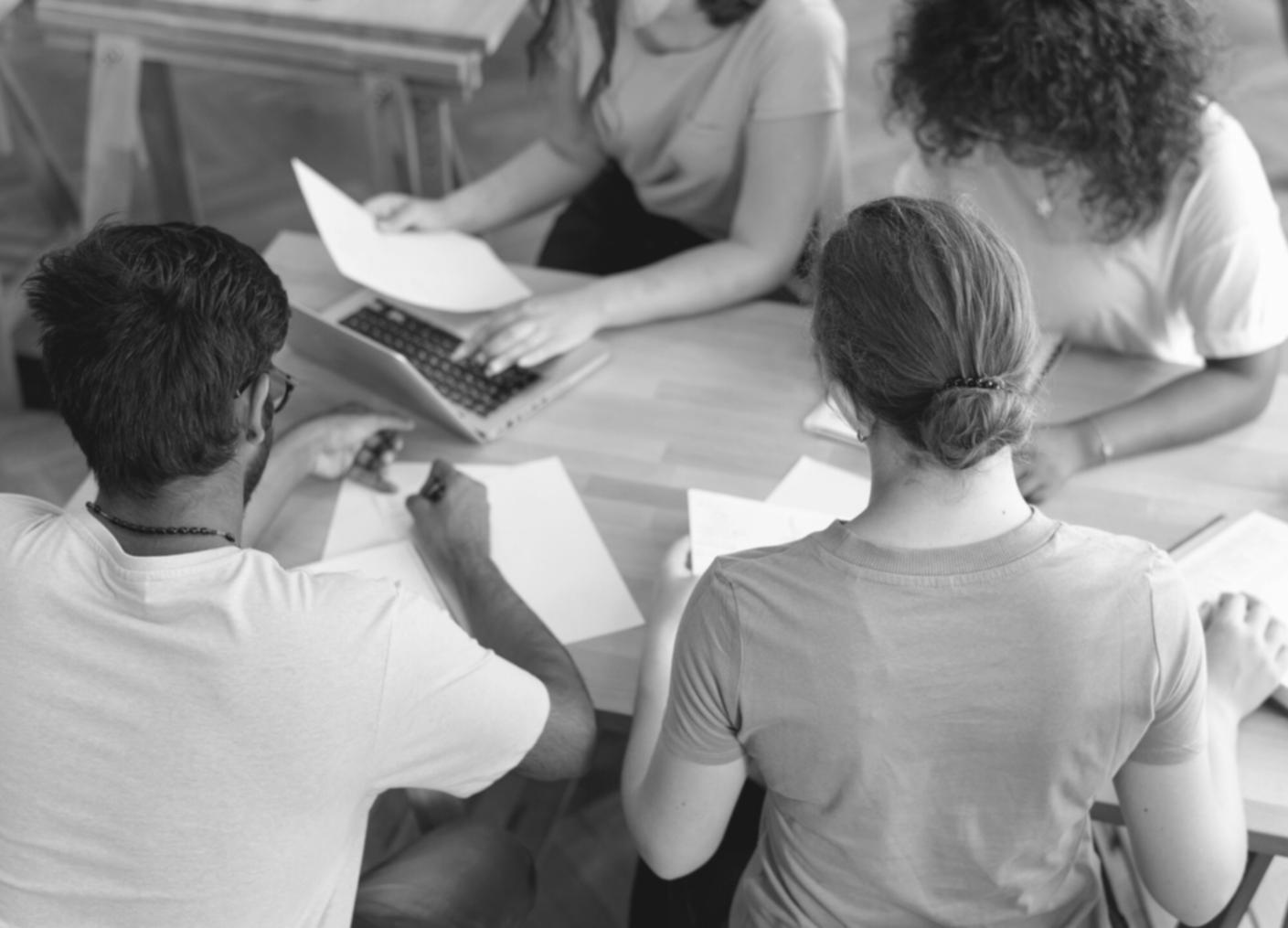 Documents d'analyse stratégique et calculatrice professionnelle